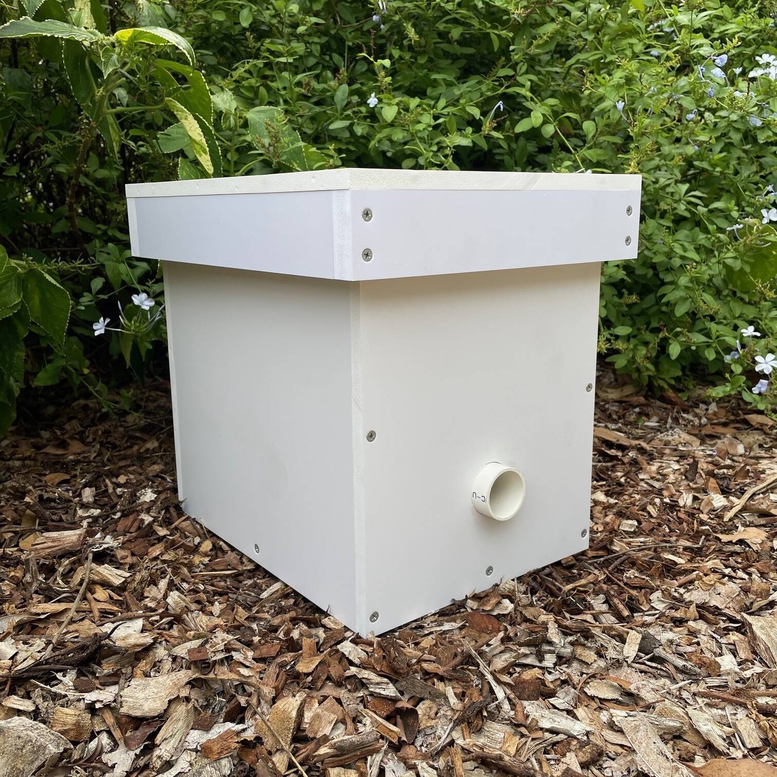 Native beehive outer shell